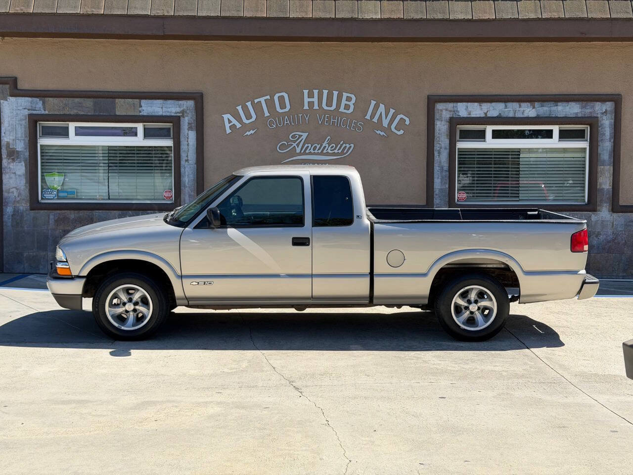 Used 2000 Chevrolet S10 Pickup LS w/ Preferred Equipment Group RWD image 3