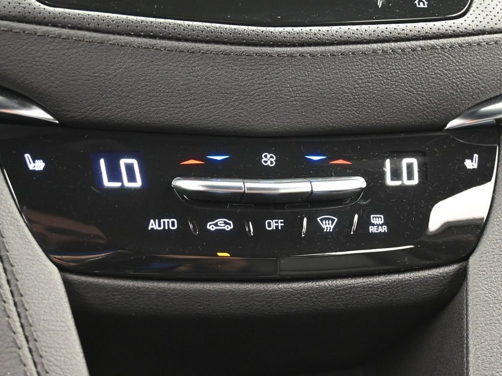 Used 2024 Cadillac XT6 Luxury image 26