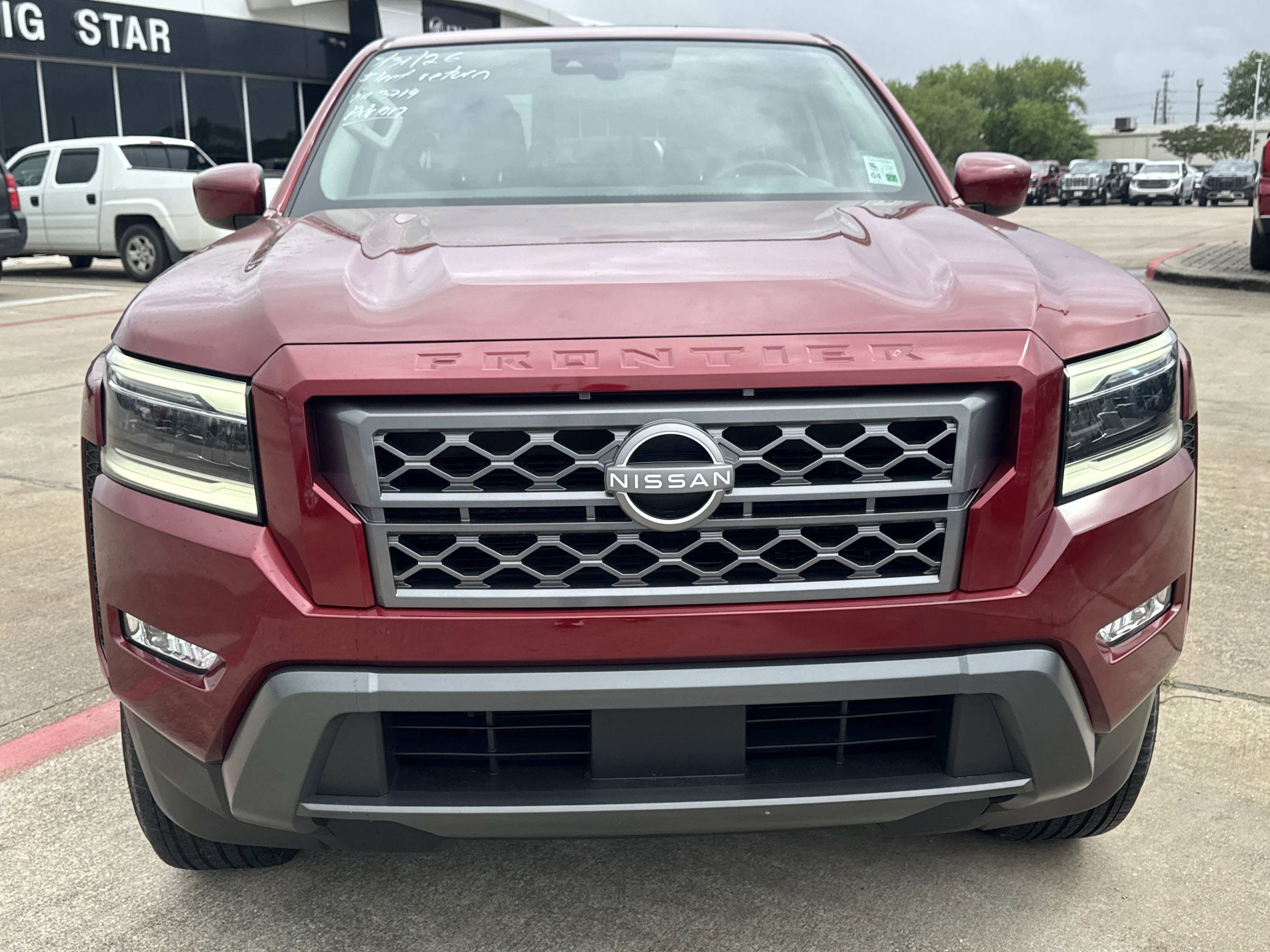Used 2024 Nissan Frontier SL image 18