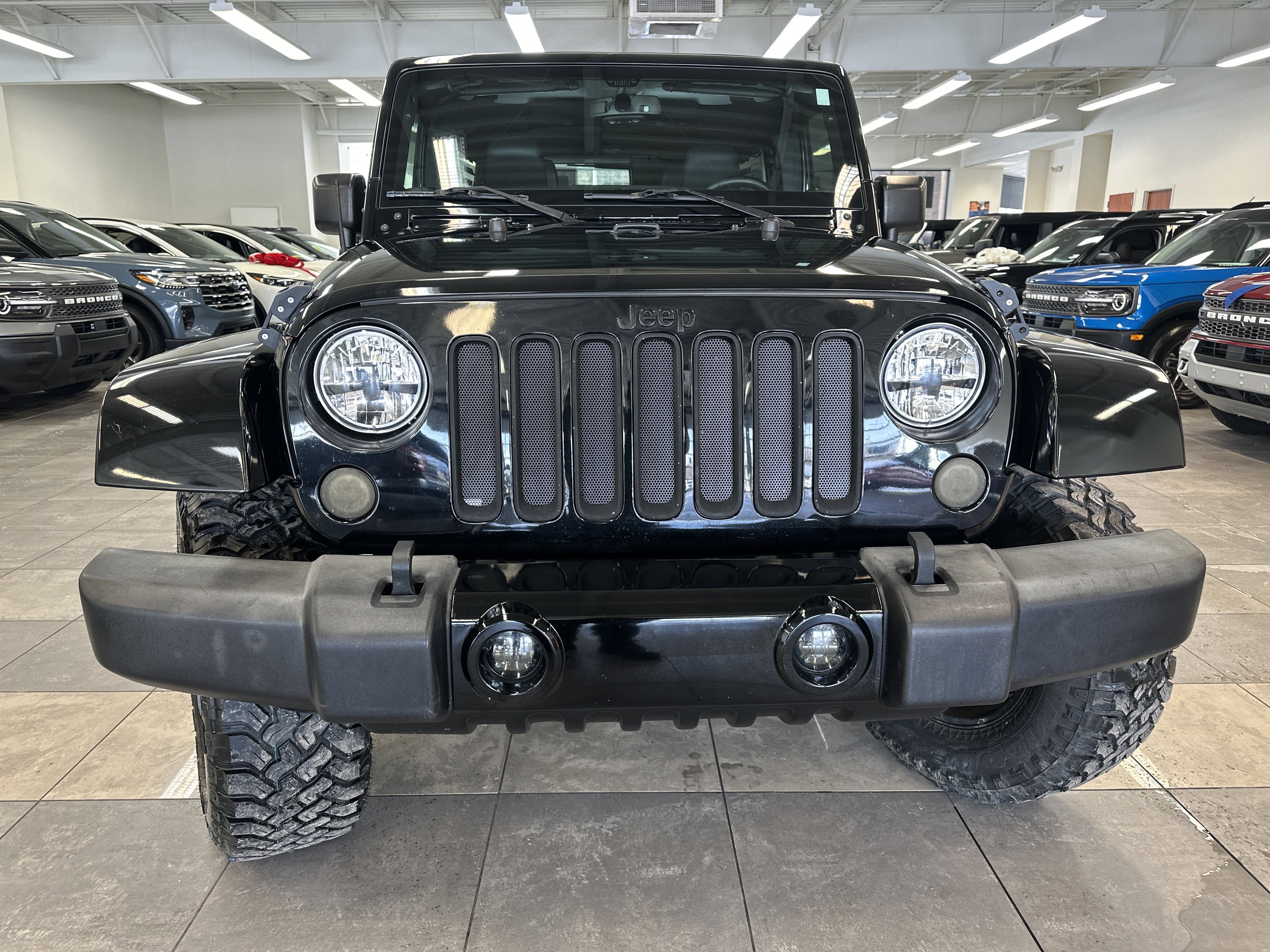 Used 2016 Jeep Wrangler Unlimited Sahara w/ Dual Top Group image 18