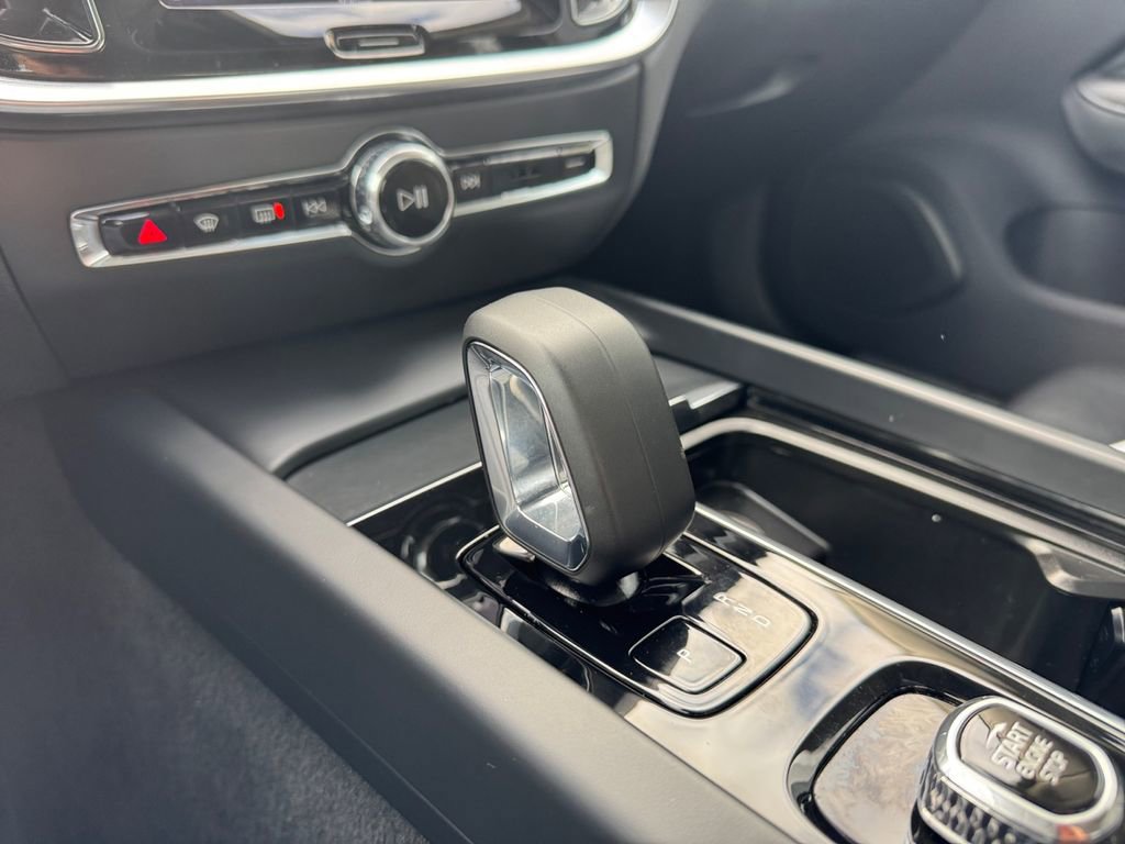 Certified 2025 Volvo S60 B5 Core image 14