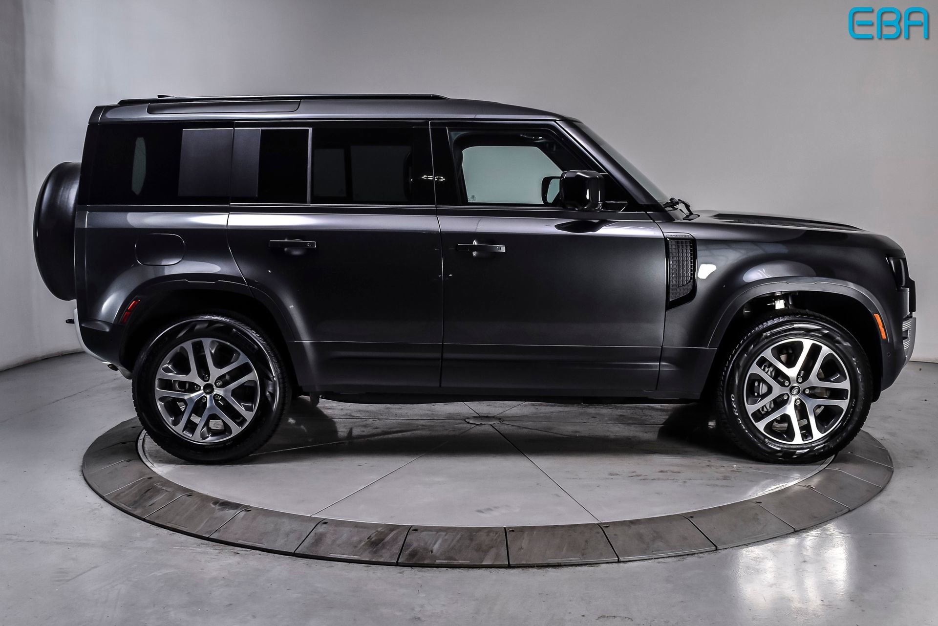 Used 2025 Land Rover Defender 110 S image 7