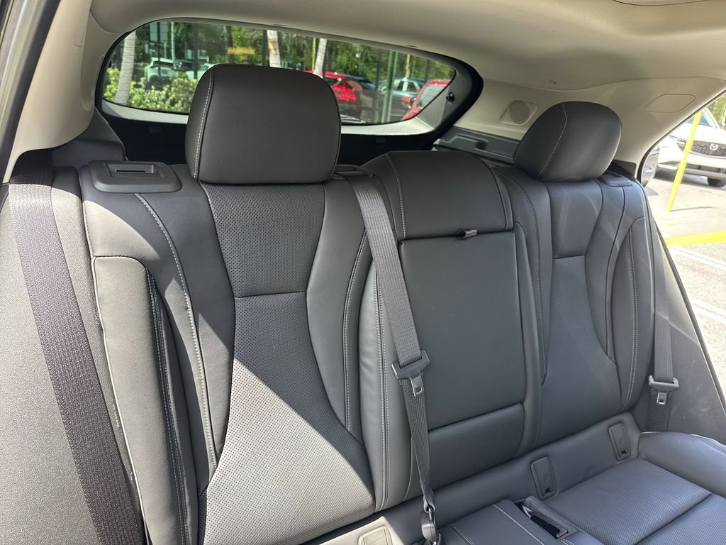 Used 2021 Buick Envision Essence w/ Technology Package I FWD image 47