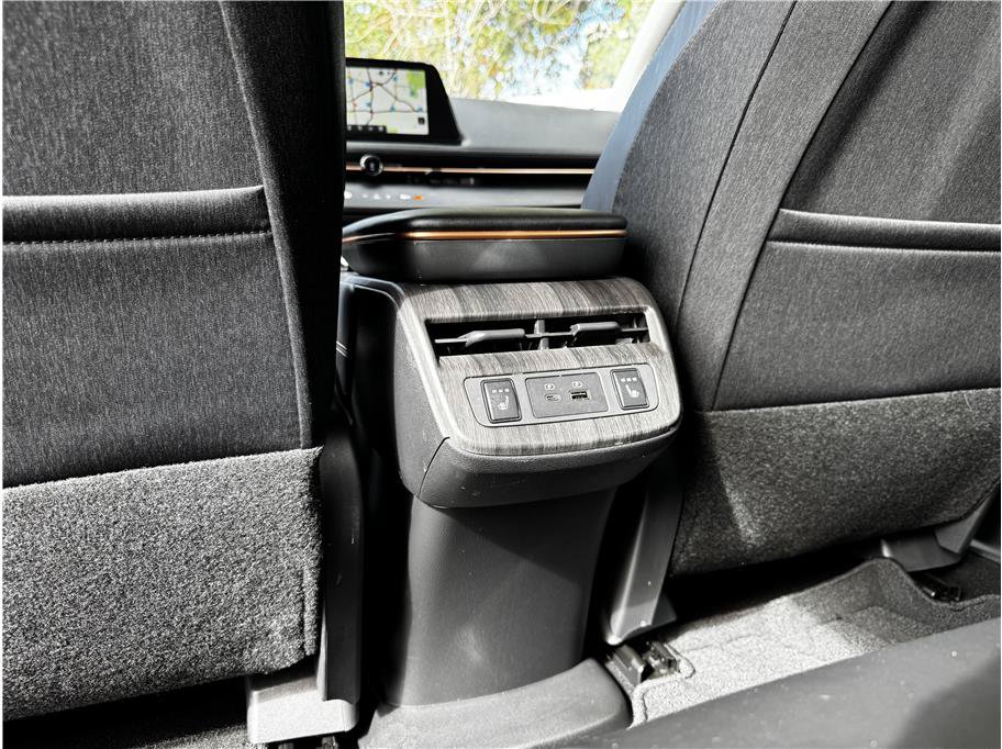 Used 2024 Nissan Ariya AWD image 18