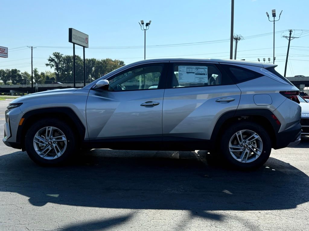 Used 2025 Hyundai Tucson SE image 4