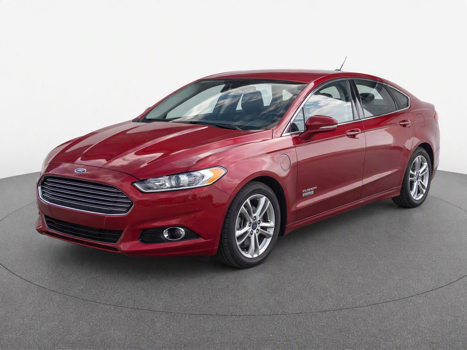 Used 2015 Ford Fusion Energi Titanium FWD image 2
