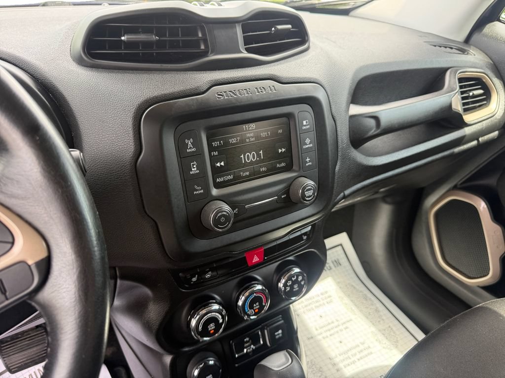 Used 2017 Jeep Renegade Latitude w/ Cold Weather Group AWD/4WD image 20