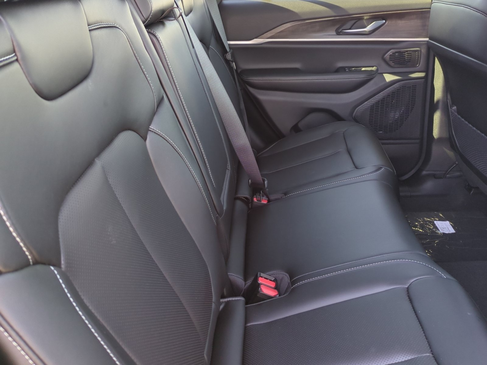 New 2026 Jeep Grand Cherokee Limited w/ Luxury Tech Group II RWD image 18