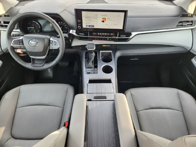 Used 2026 Toyota Sienna XLE FWD image 26