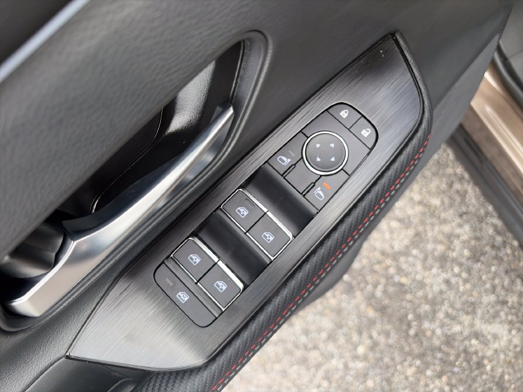 New 2026 Nissan Kicks SR w/ Cold Weather Package AWD/4WD image 12