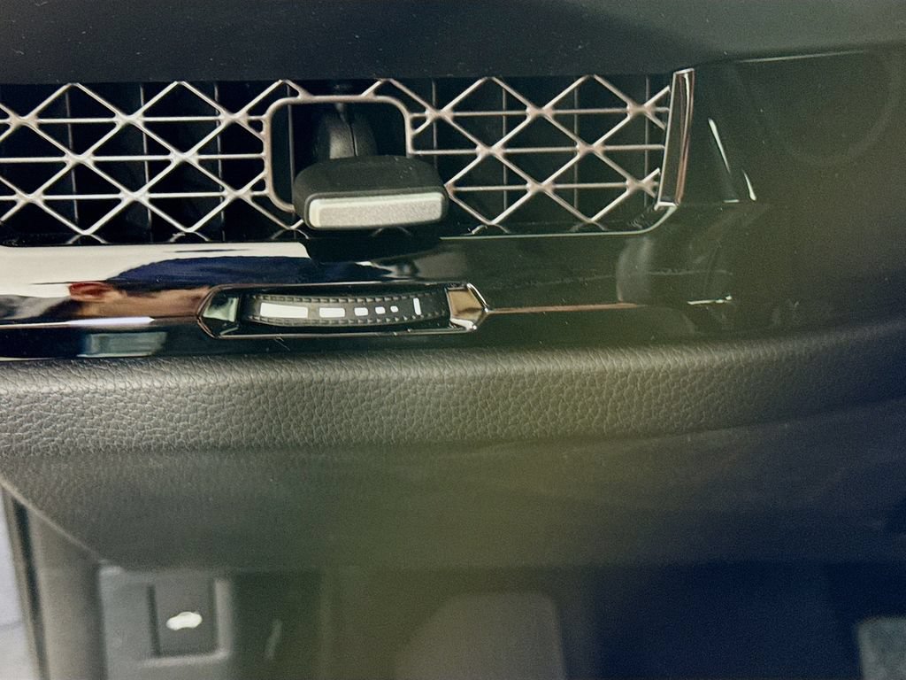 Used 2023 Honda Accord EX-L image 10
