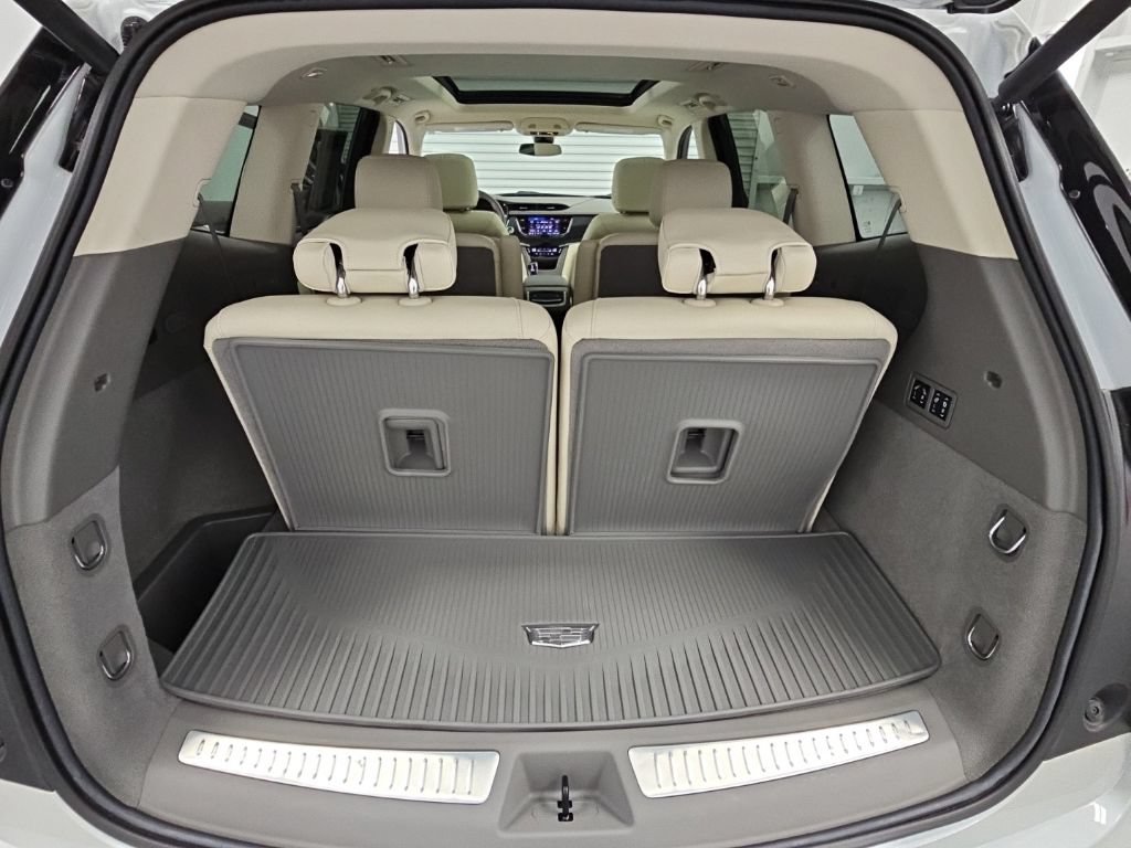 Used 2024 Cadillac XT6 Premium Luxury AWD/4WD image 38