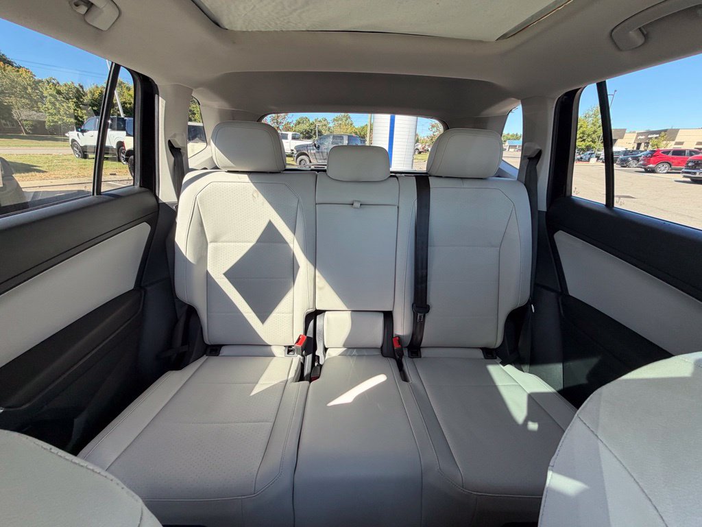 Used 2018 Volkswagen Tiguan SE w/ Panoramic Sunroof Package AWD/4WD image 18