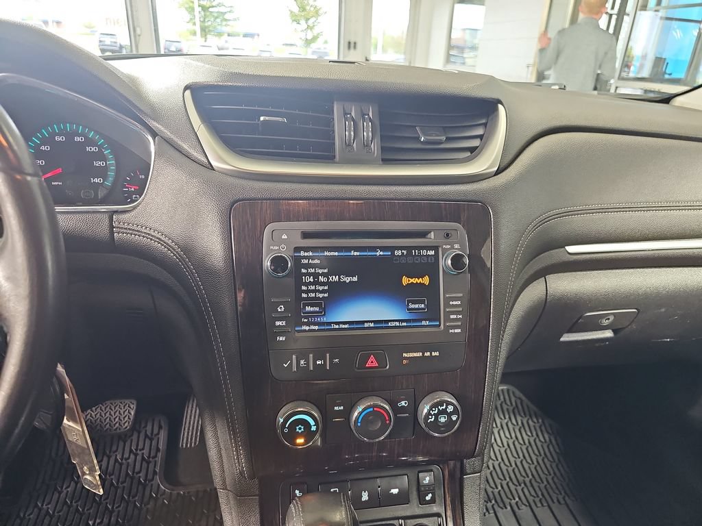 Used 2015 Chevrolet Traverse LT w/ Style and Technology Package FWD image 26