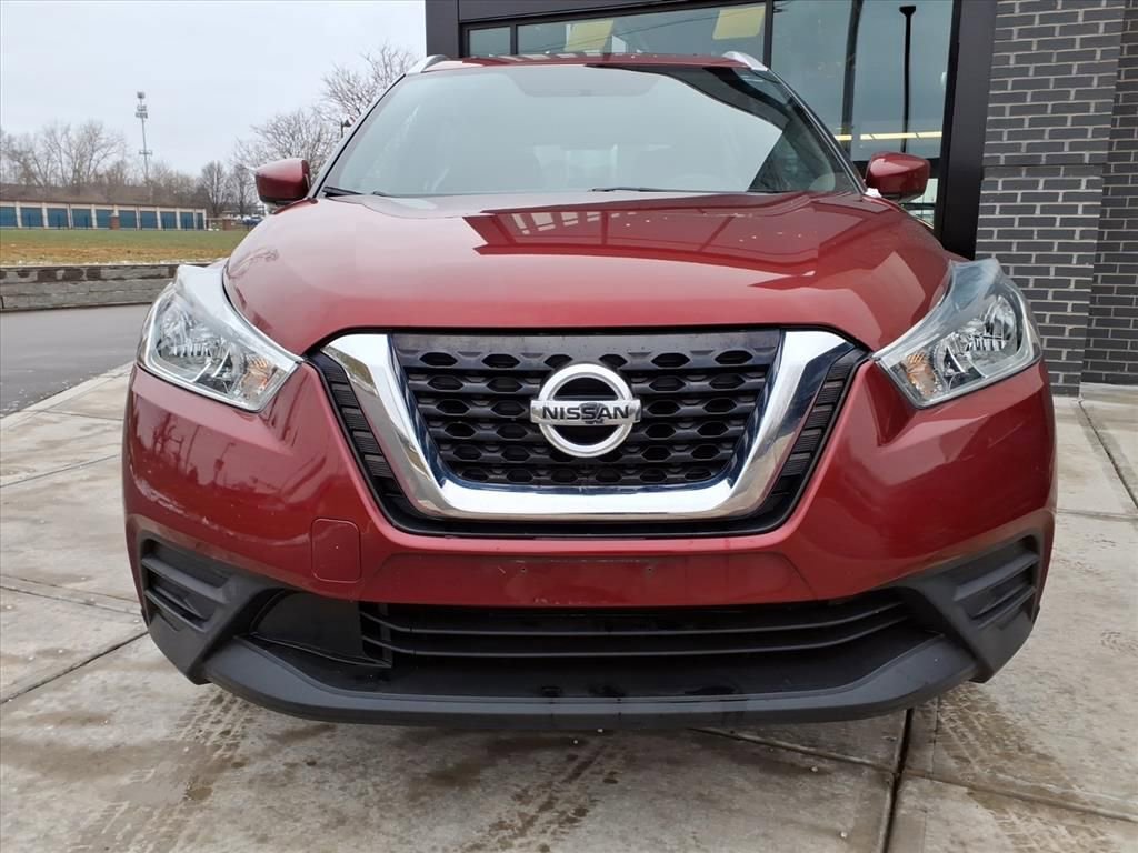 Used 2018 Nissan Kicks SV image 2