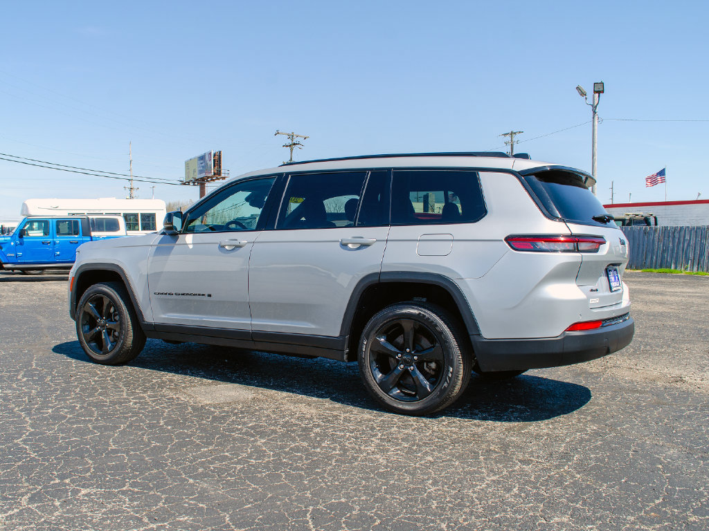 Used 2023 Jeep Grand Cherokee L Laredo AWD/4WD image 8