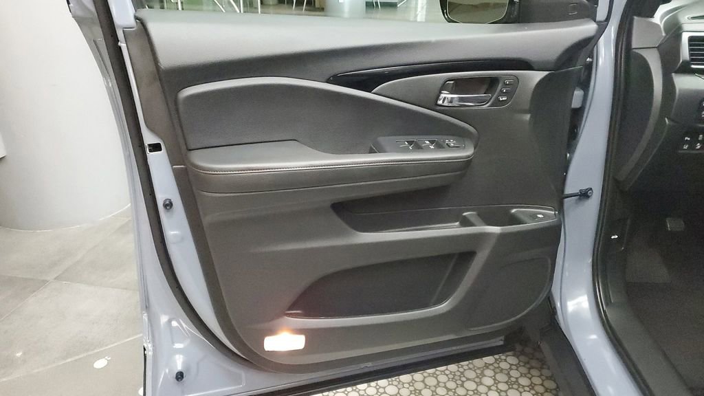 Used 2025 Honda Ridgeline Black Edition image 21