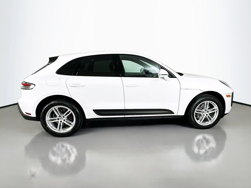 Certified 2022 Porsche Macan AWD/4WD image 8