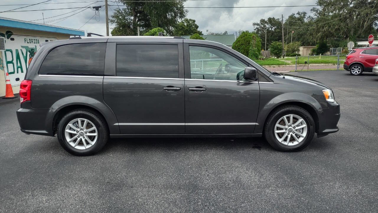 Used 2019 Dodge Grand Caravan SXT image 4