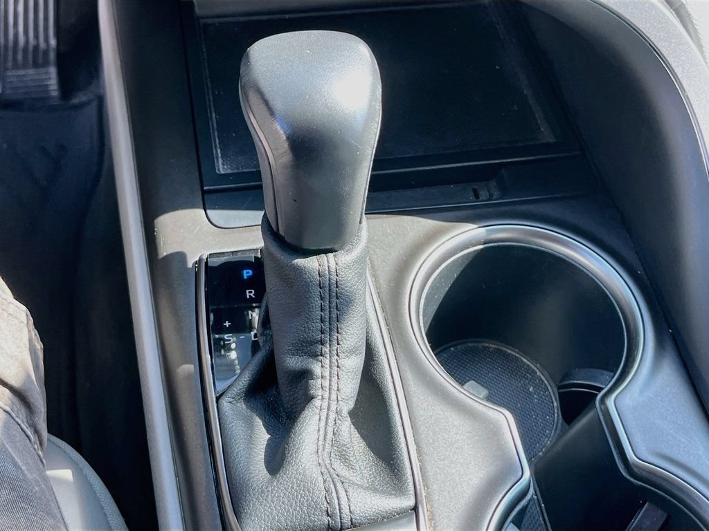 Used 2022 Toyota Camry SE FWD image 16