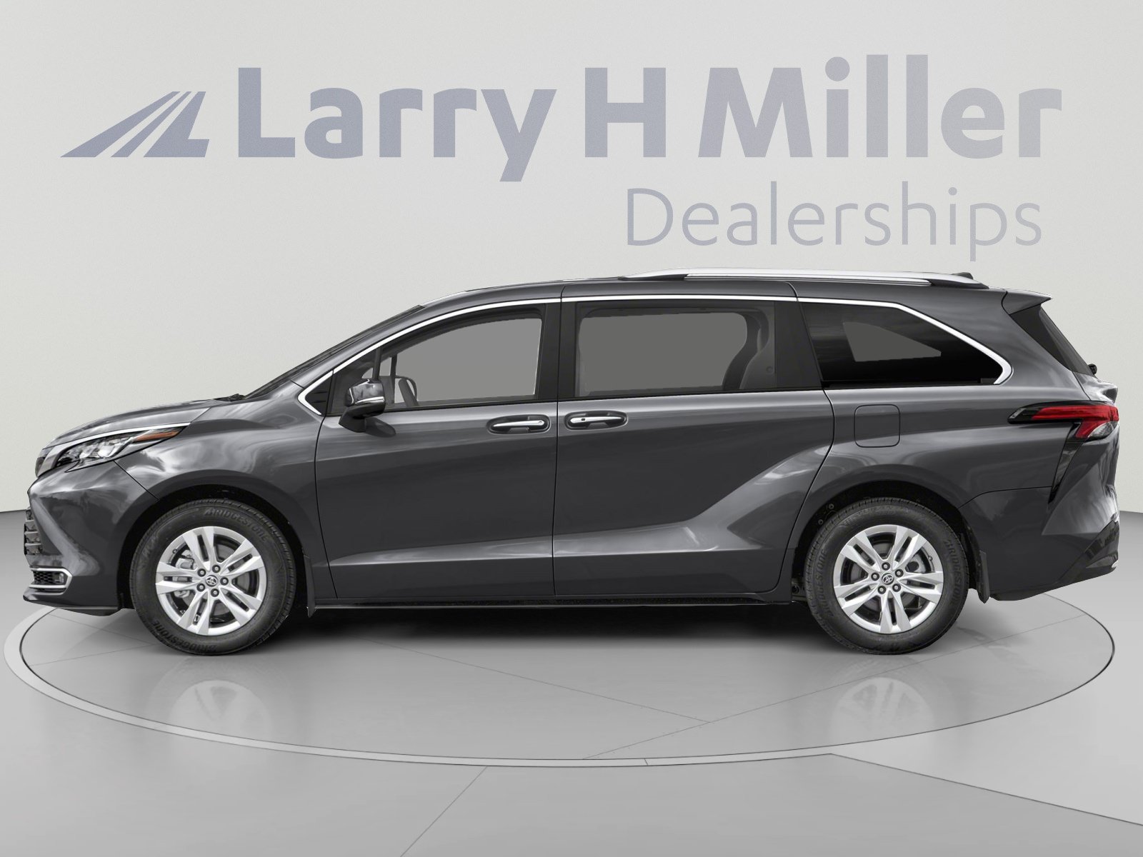 Used 2024 Toyota Sienna Limited AWD/4WD image 3