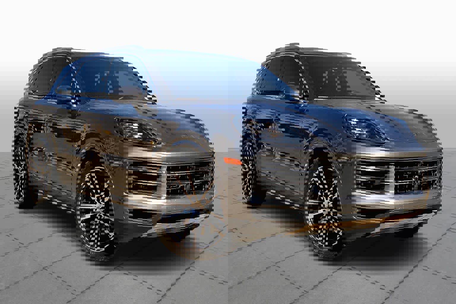 Used 2024 Porsche Cayenne S image 3