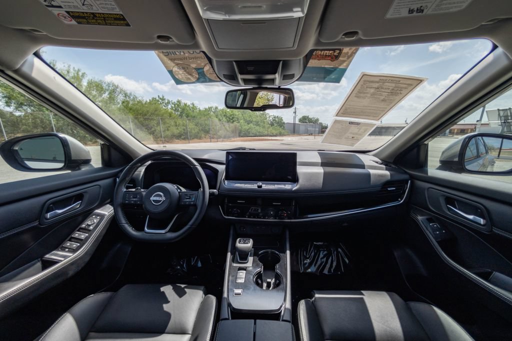 Used 2024 Nissan Rogue SL FWD image 18