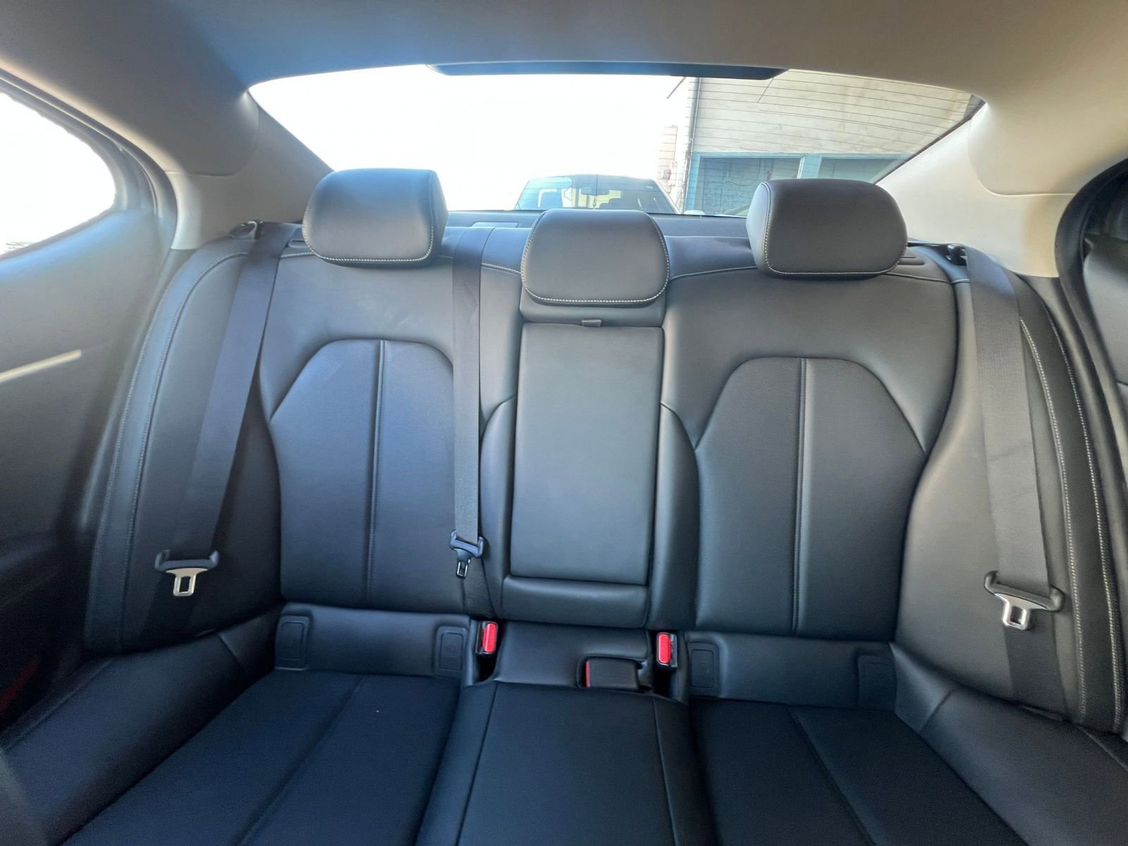 Used 2025 Genesis G70 2.5T image 38