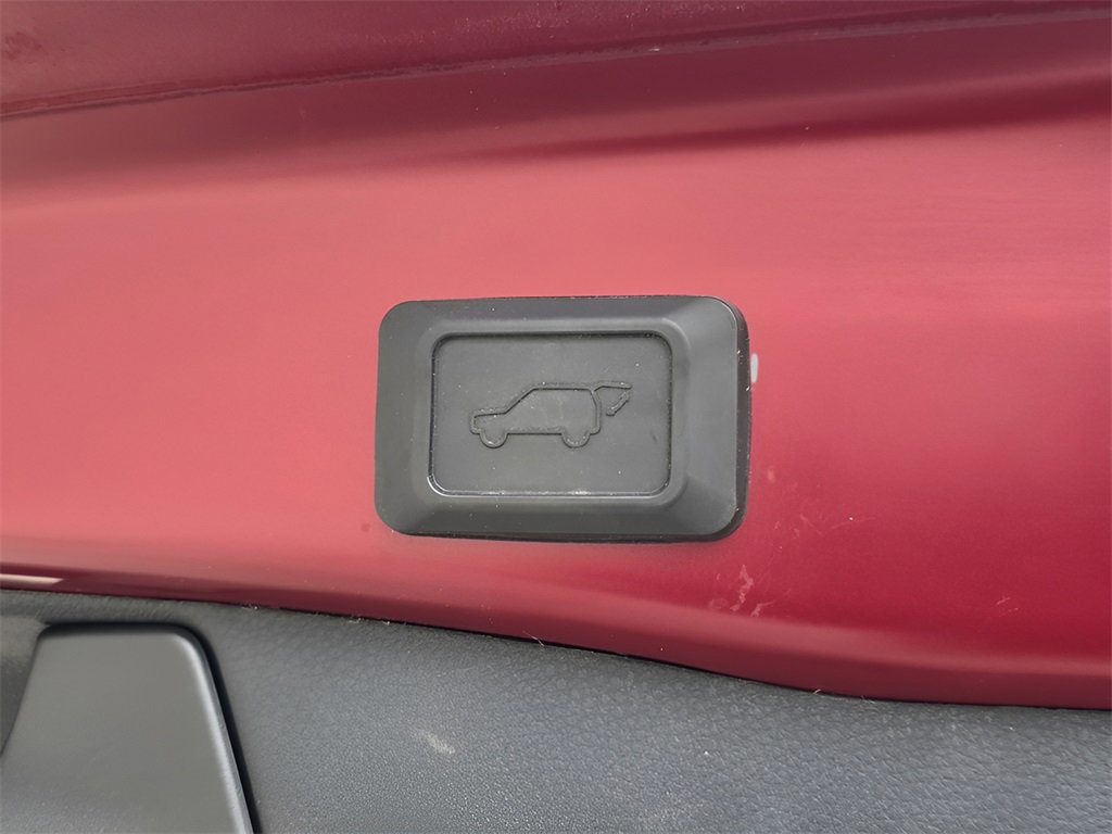 Used 2021 Toyota RAV4 XLE image 15