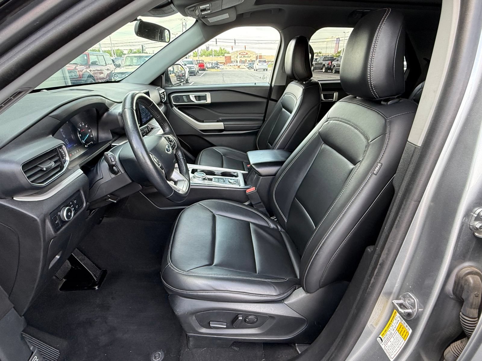 Used 2024 Ford Explorer XLT w/ Equipment Group 202A AWD/4WD image 13