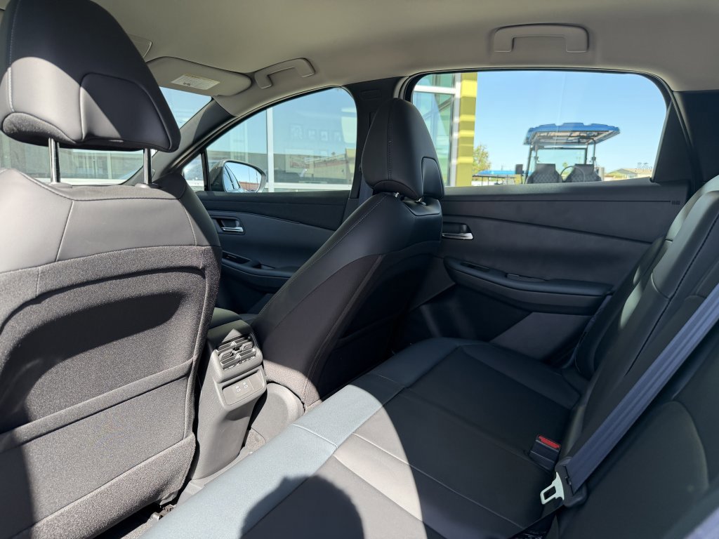 Used 2026 Nissan Leaf SV+ w/ Floor Mat Package (SV+) FWD image 32