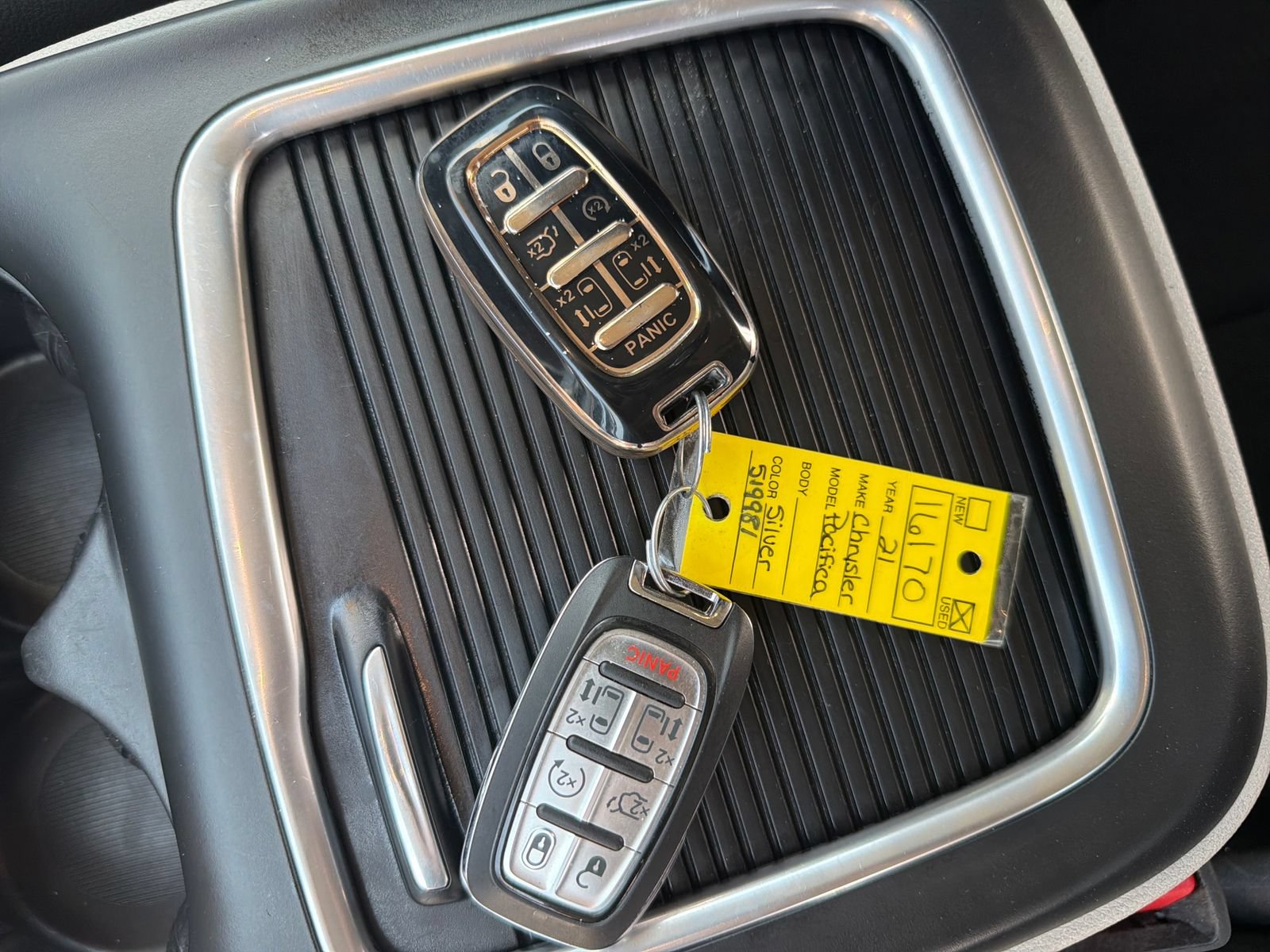Used 2021 Chrysler Pacifica Touring-L FWD image 28