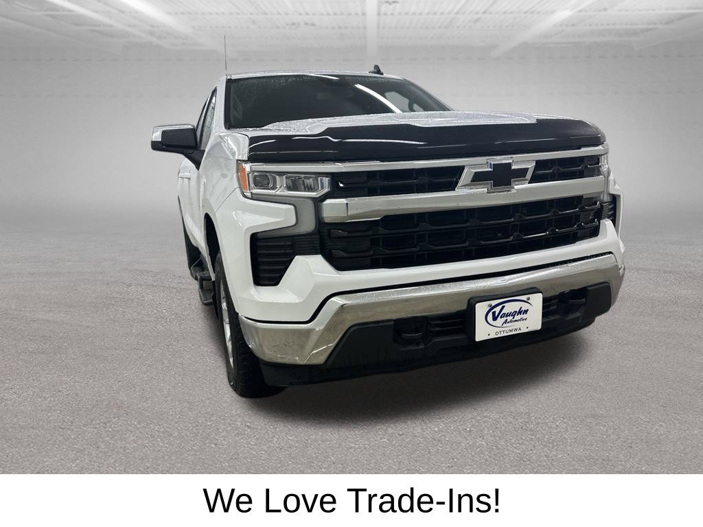 Used 2022 Chevrolet Silverado 1500 LT AWD/4WD image 3
