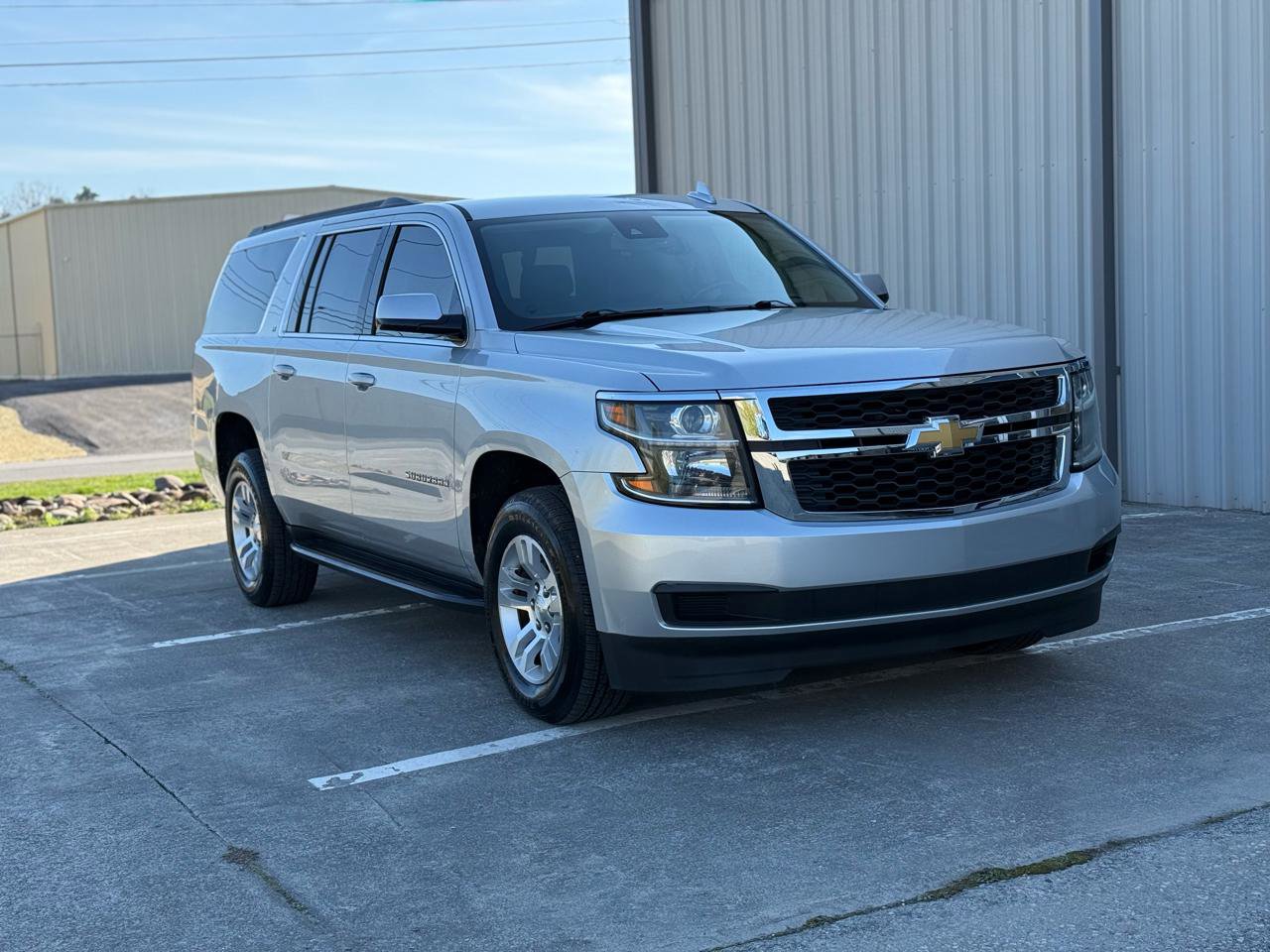 Used 2019 Chevrolet Suburban LT image 3