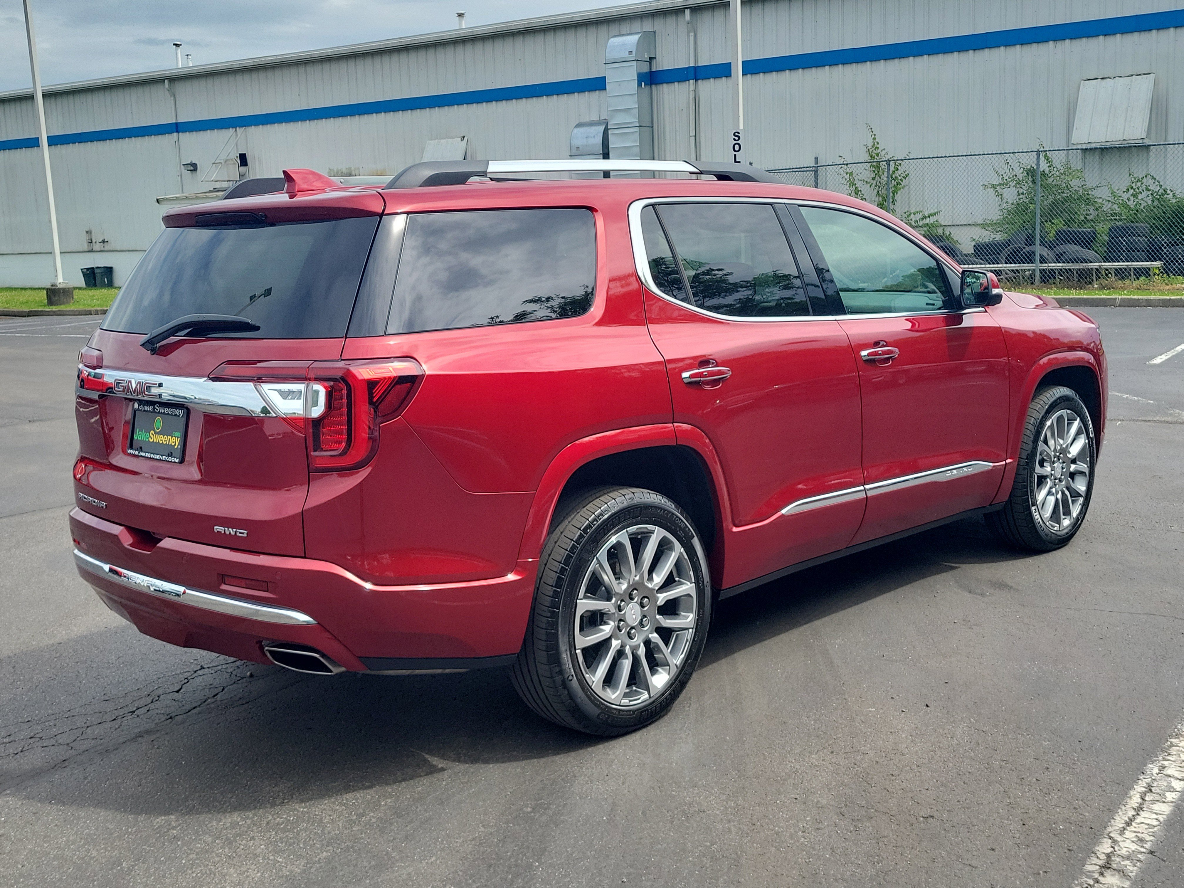Used 2023 GMC Acadia Denali w/ Denali Ultimate Package AWD/4WD image 4