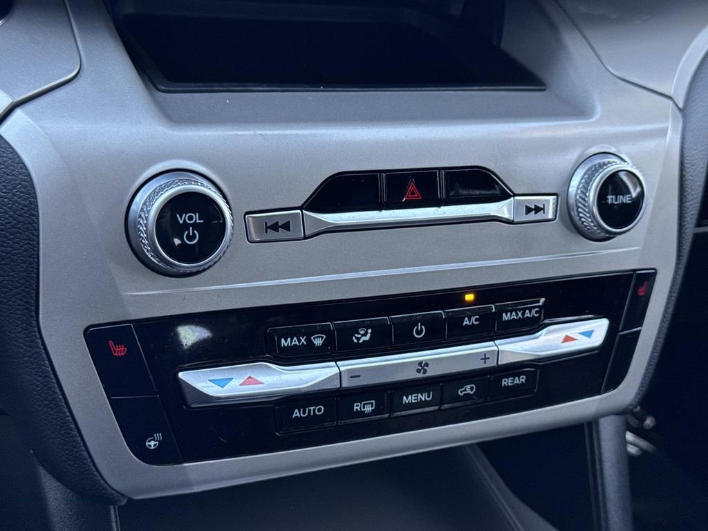 Used 2022 Ford Explorer XLT w/ Equipment Group 202A image 14