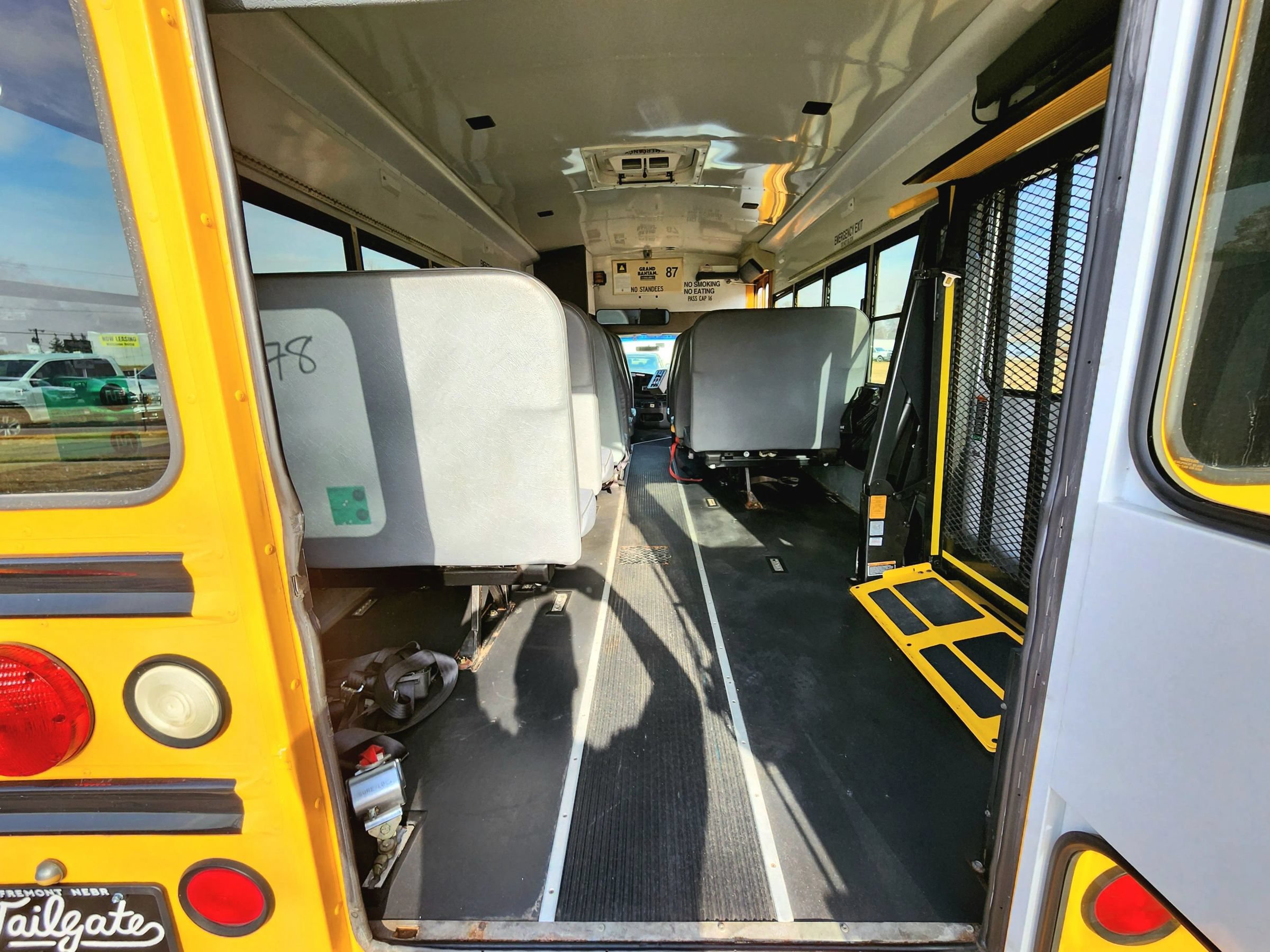 Used 2006 Ford E-450 and Econoline 450 RWD image 24
