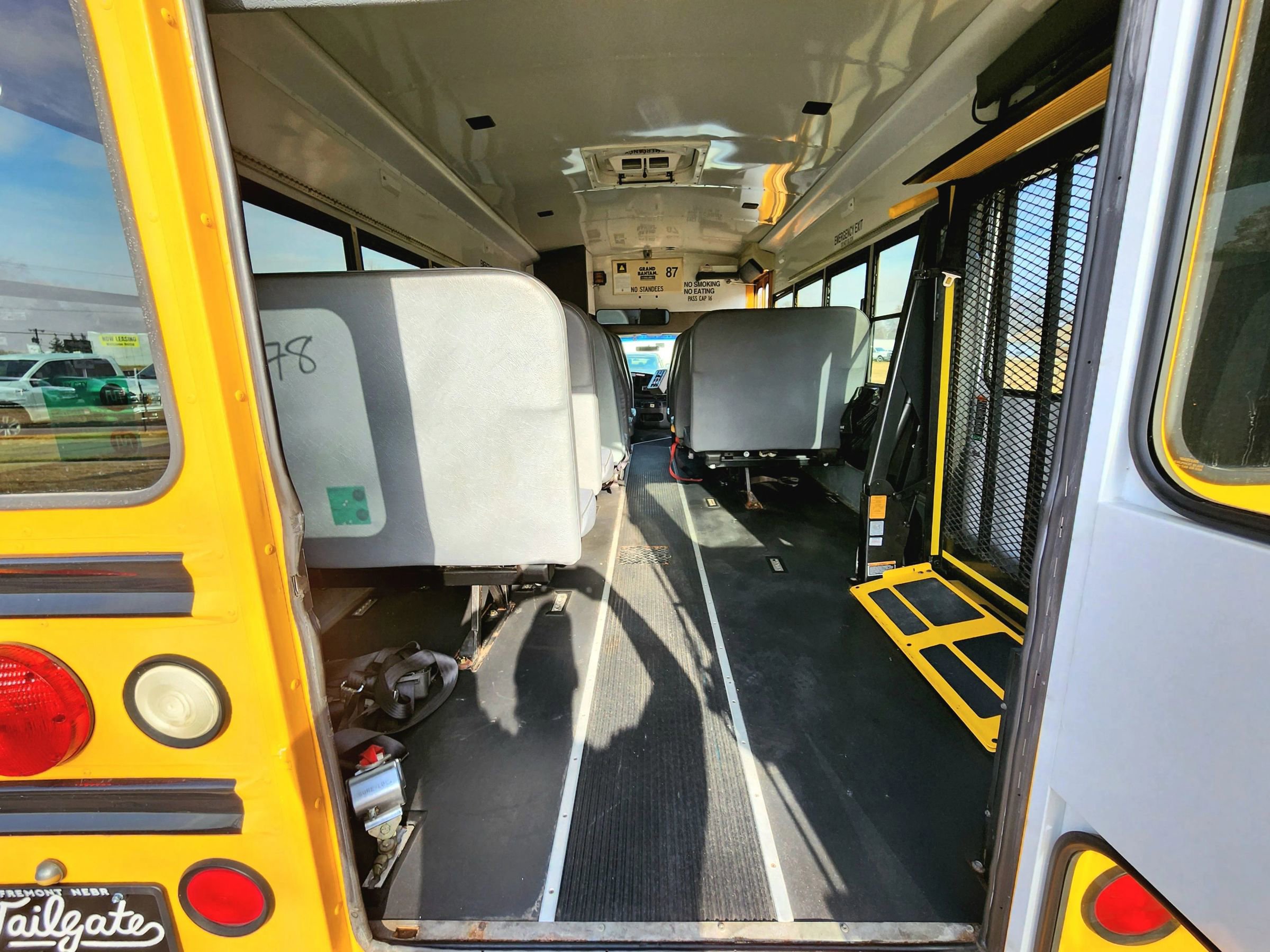 Used 2006 Ford E-450 and Econoline 450 E450 Cube Van 14'-18' image 24