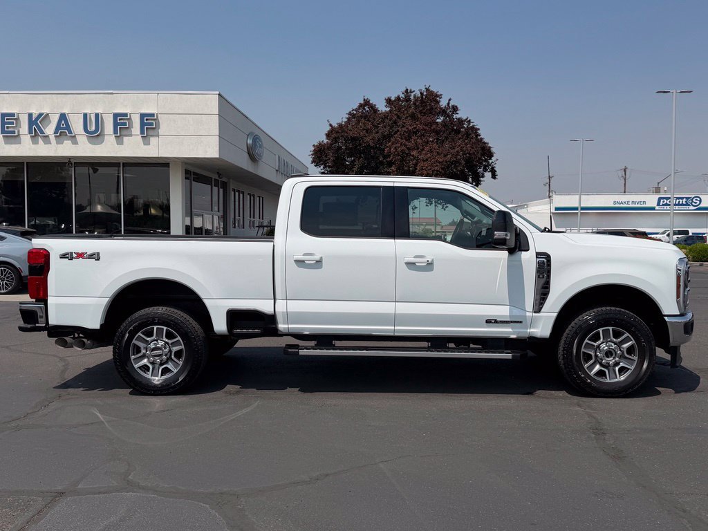 Used 2025 Ford F250 Lariat AWD/4WD image 2