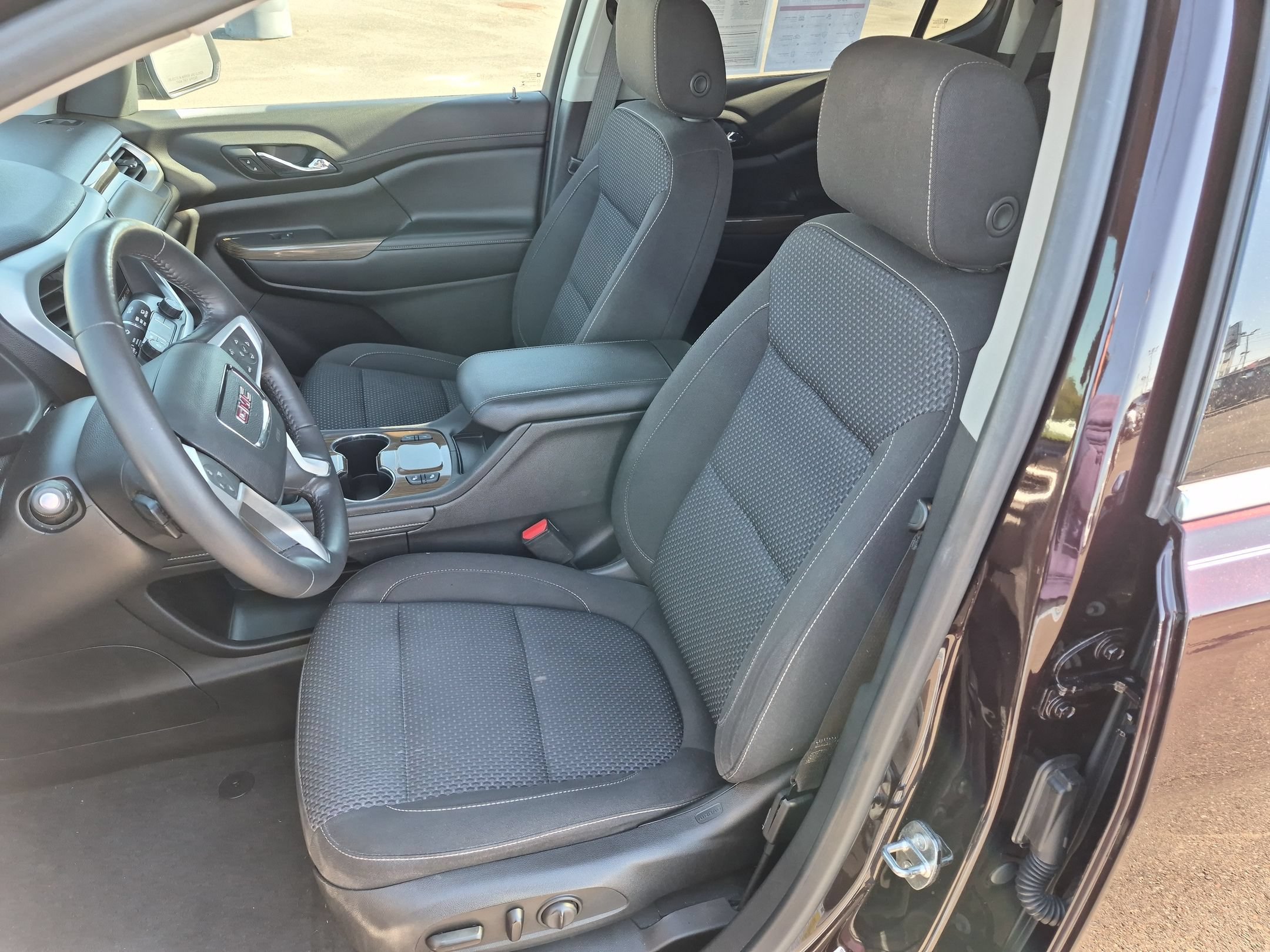 Used 2020 GMC Acadia SLE w/ Driver Convenience Package FWD image 19