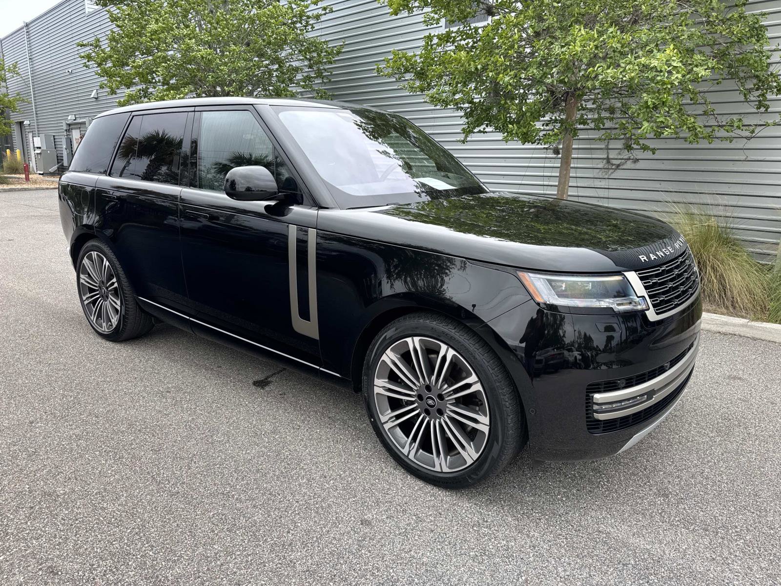 Used 2023 Land Rover Range Rover SE image 4