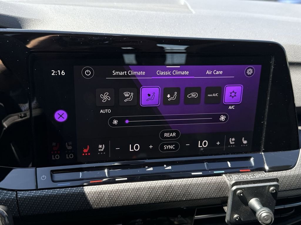 Used 2022 Volkswagen Golf R image 21