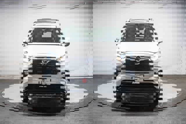 Certified 2021 Toyota Highlander XLE image 6