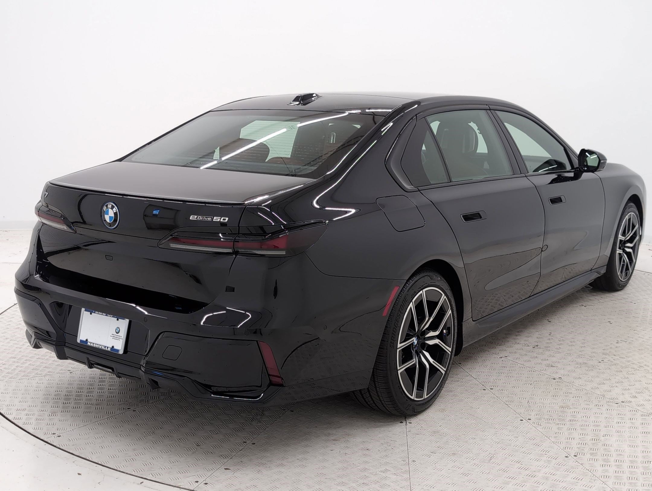 New 2025 BMW i7 xDrive60 w/ M Sport Package RWD image 9