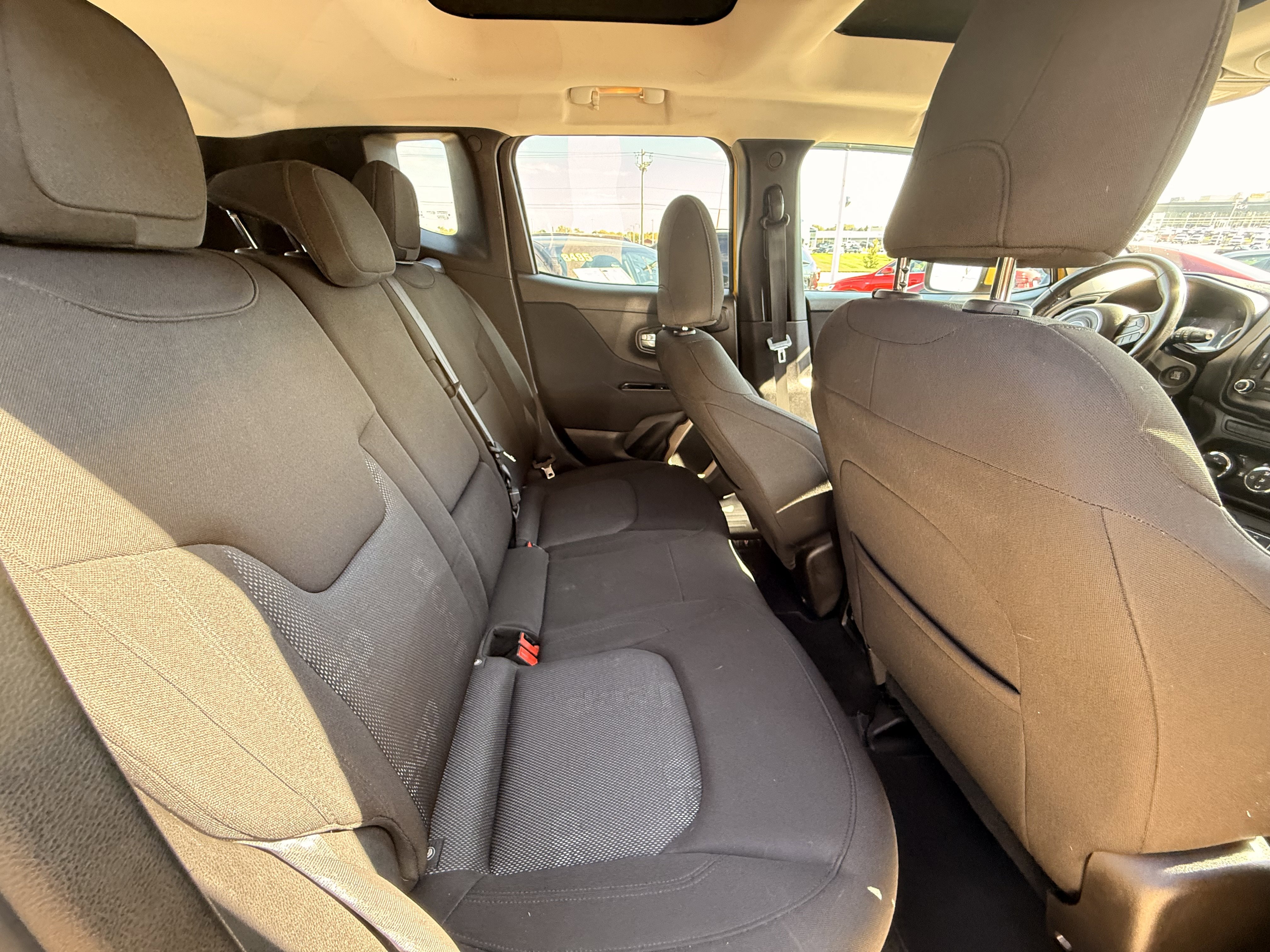 Used 2015 Jeep Renegade Latitude w/ Popular Equipment Group image 12