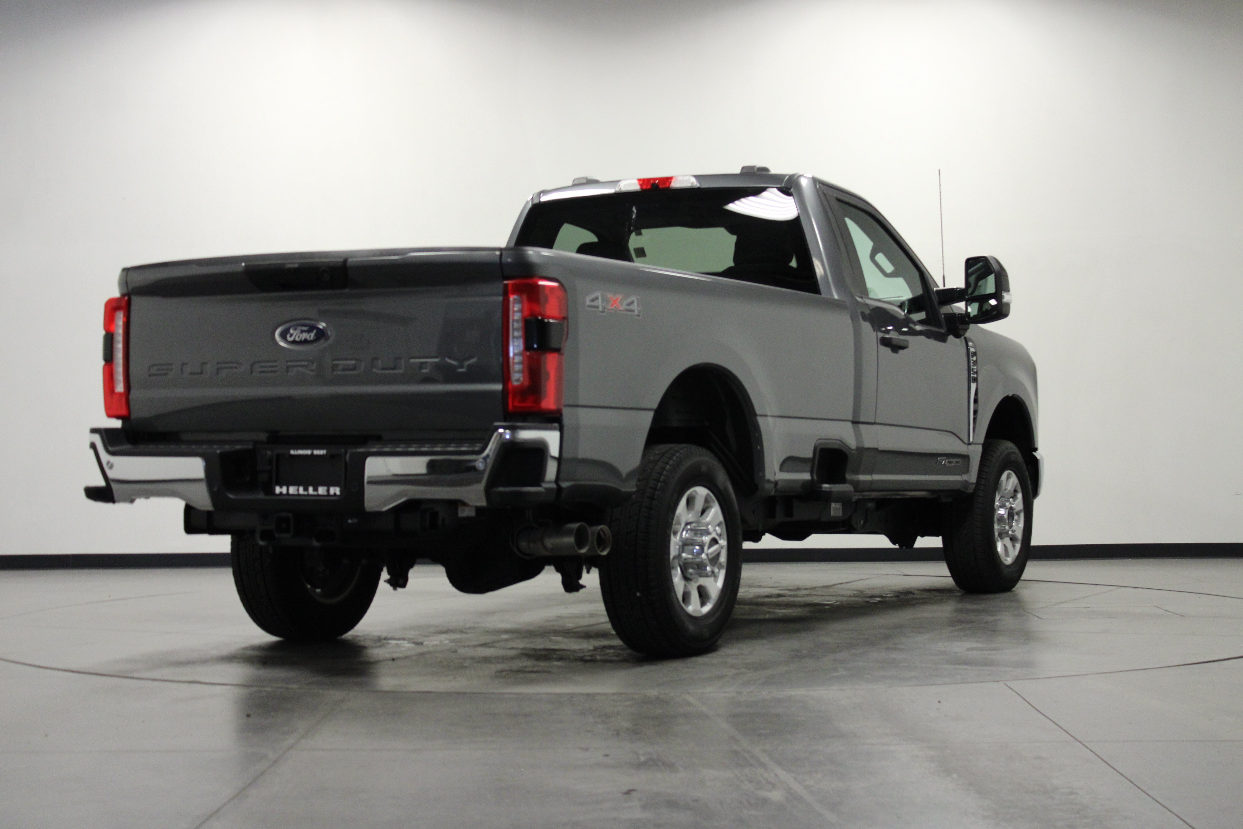 Used 2023 Ford F350 4x4 Regular Cab Super Duty image 4
