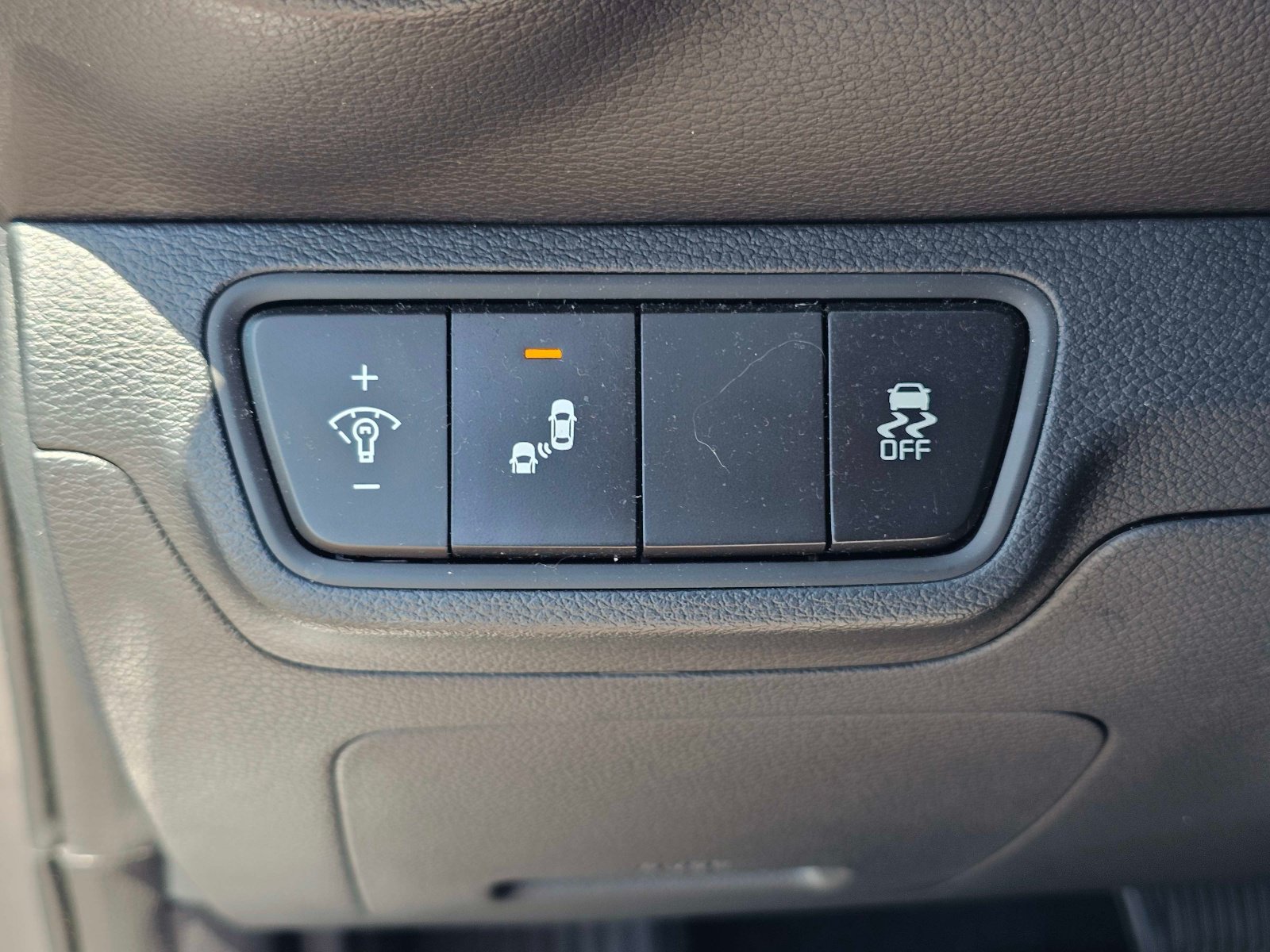 Certified 2024 Kia Forte LXS w/ LXS Technology Package FWD image 17