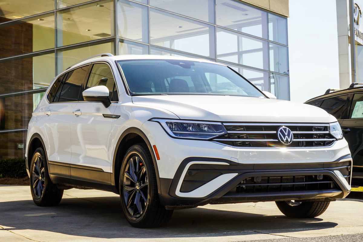 Used 2022 Volkswagen Tiguan SE FWD image 4