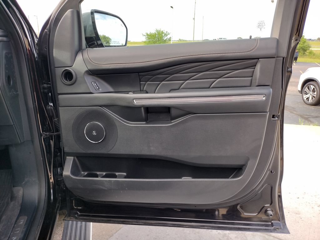 Used 2024 Ford Expedition Platinum AWD/4WD image 24