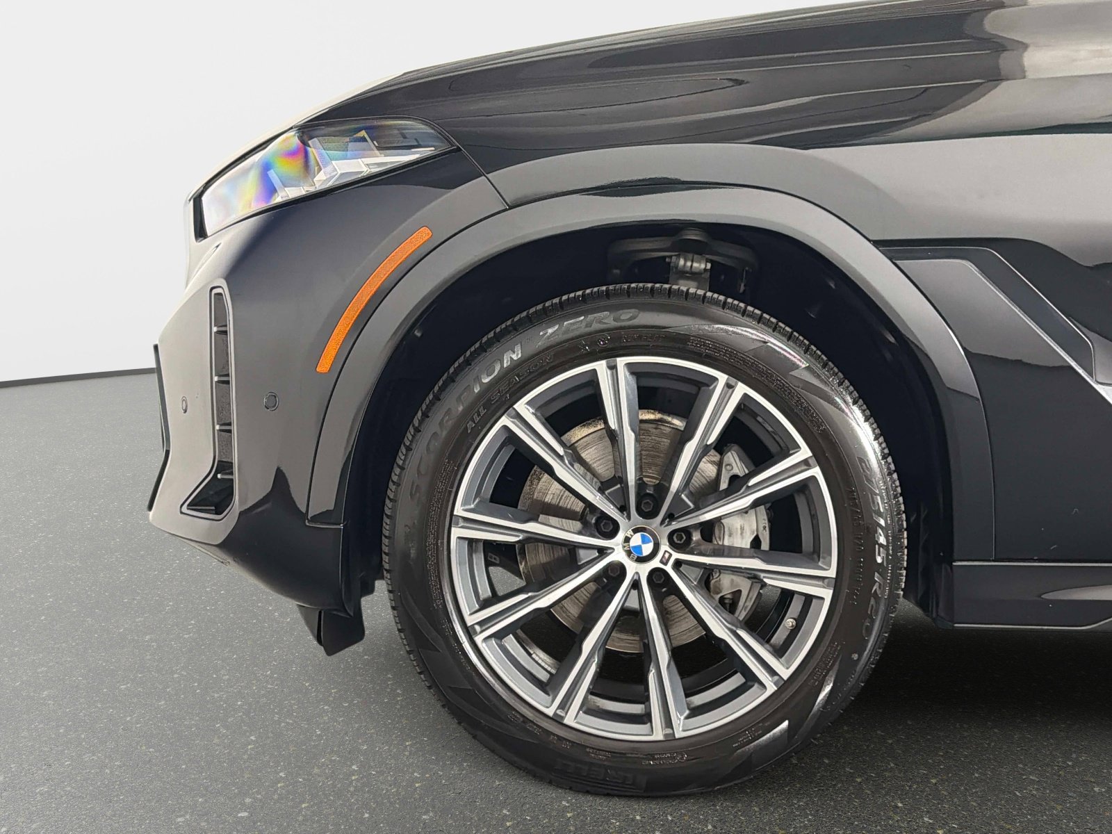 Used 2024 BMW X6 xDrive40i w/ Parking Assistance Package AWD/4WD image 25